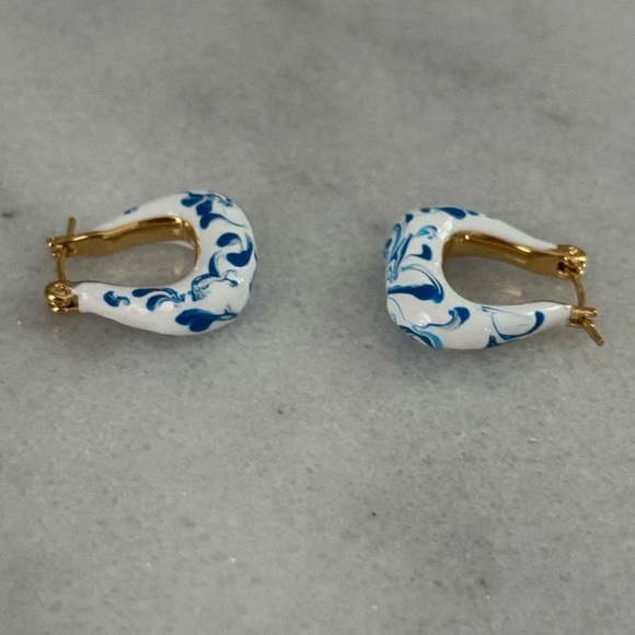 COPY - Gold White Blue Painted Oriental Geometric Hoop Earrings
Brand New - Picture 4 of 6